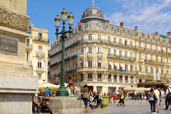 Comedy Square featuring street scenes as well as a large group of people