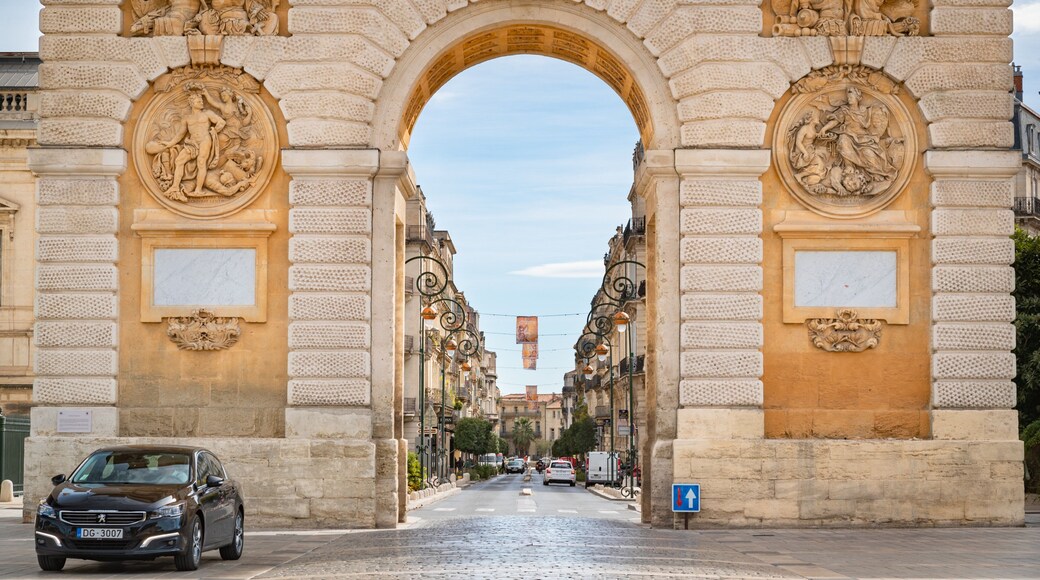 Peyrou Gardens featuring heritage elements