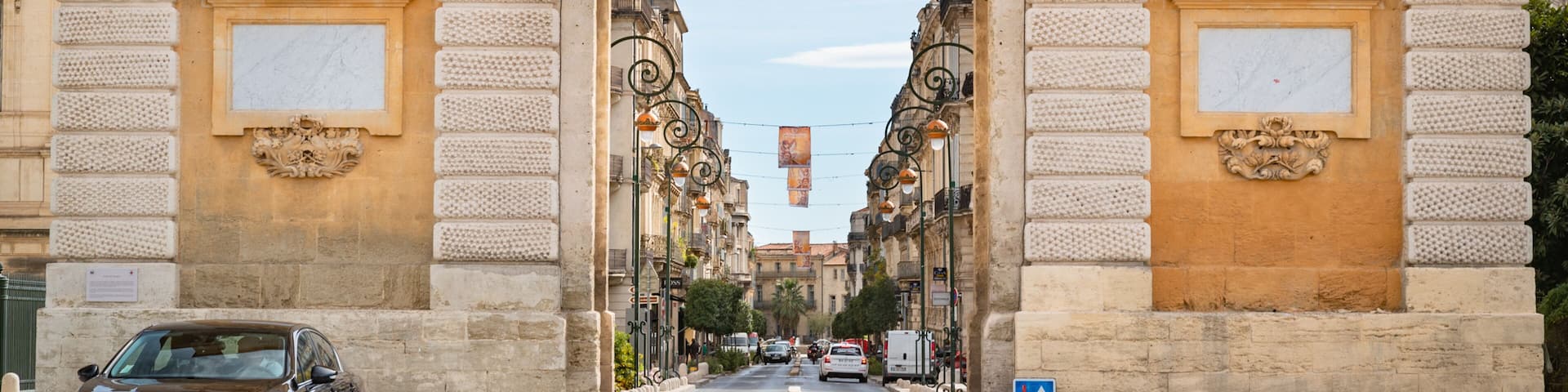 Peyrou Gardens featuring heritage elements