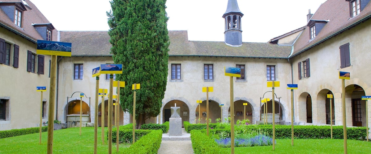 Dauphinois Museum which includes signage and a garden
