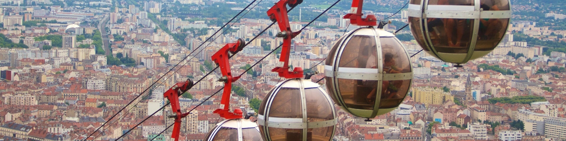 Fort de la Bastille which includes mountains, a gondola and a city