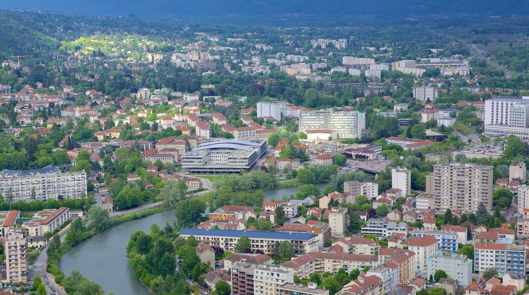 Fort de la Bastille som viser by og elv eller bekk