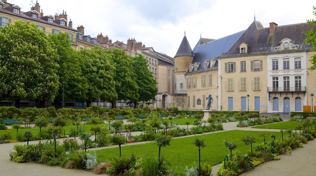 Jardin de Ville som inkluderer park
