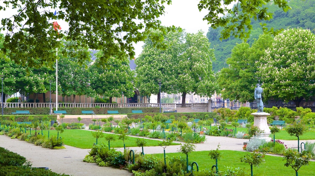Jardin de Ville ofreciendo jardín