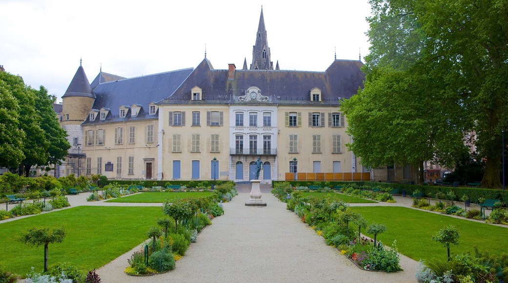 Jardin de Ville which includes a garden and heritage architecture