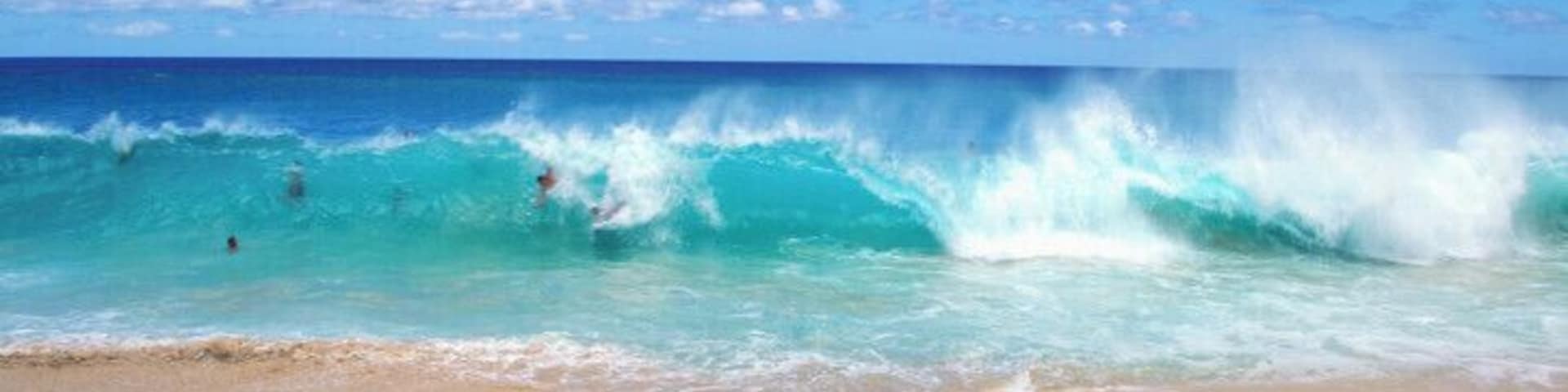 Ocean waves breaking on the beach, Sandy Beach Park, Oahu, Hawaii, USA