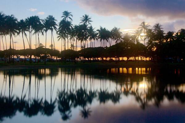 Ala Moana Beach Park og byder på udsigt over kystområde og en solnedgang