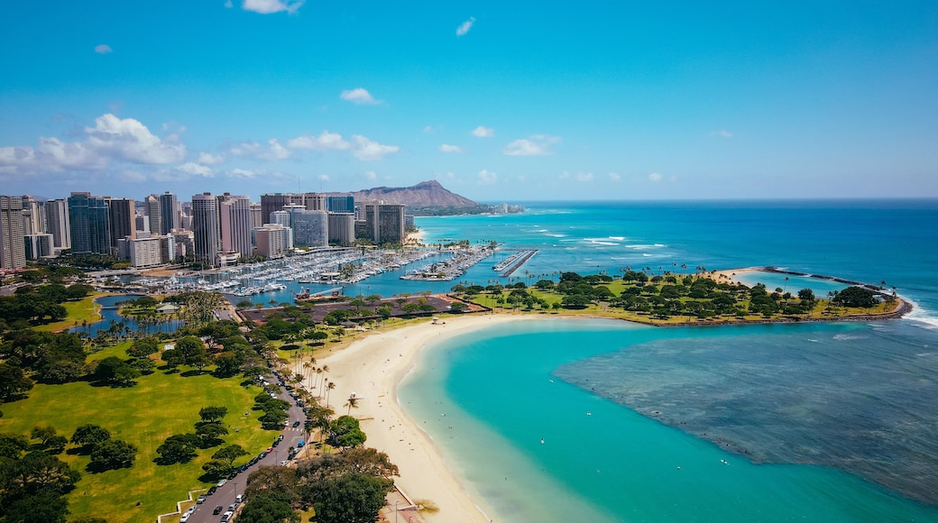 ALA MOANA BEACH PARK HONOLULU OAHU HAWAII
