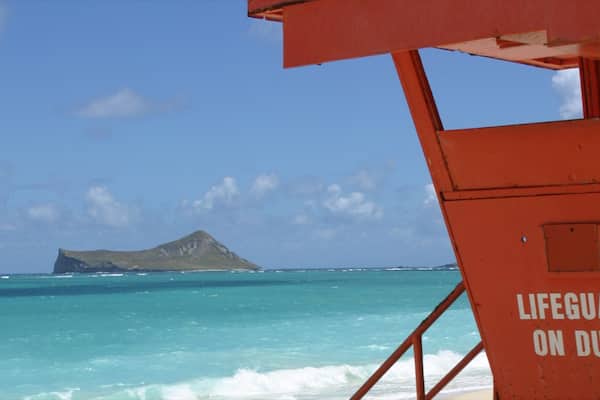 Waimanalo Beach welches beinhaltet Inselbilder, Küstenort und Landschaften