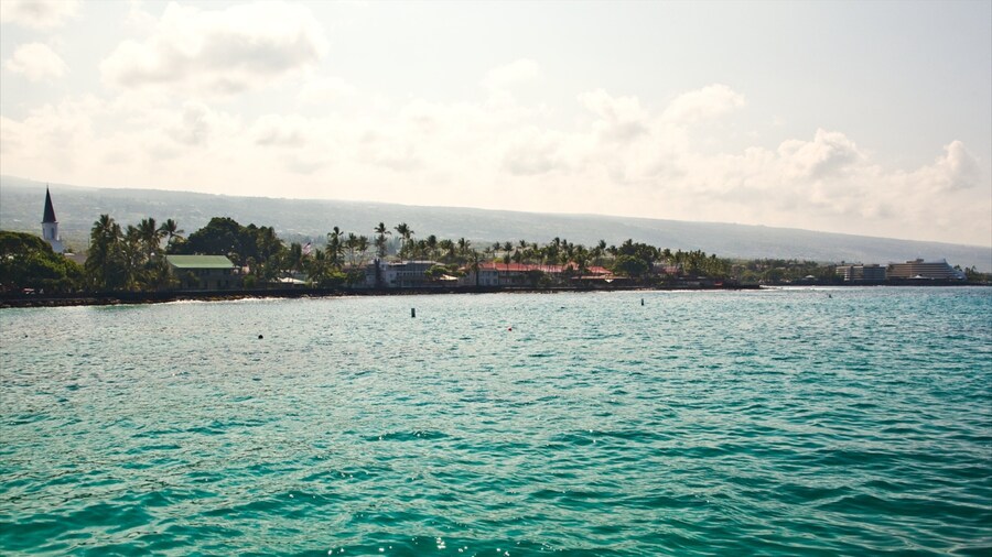 Hulihee Palace showing general coastal views and a coastal town