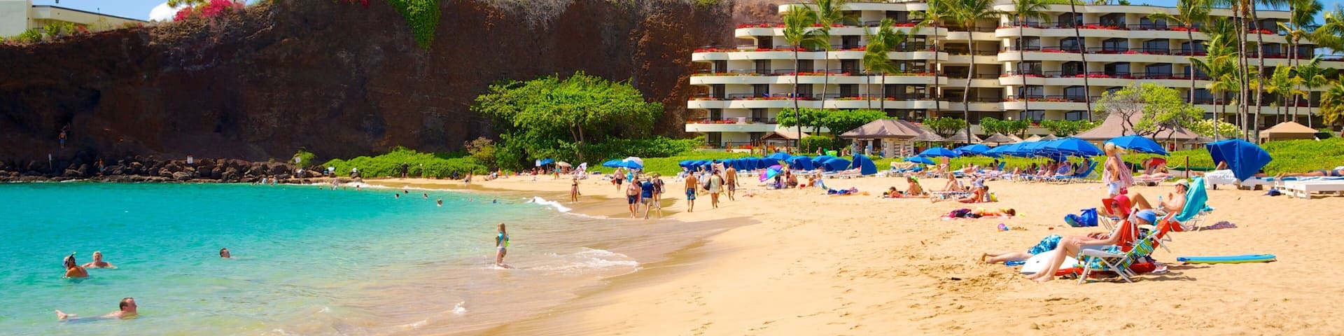 Kaanapali Beach which includes swimming, a hotel and a sandy beach