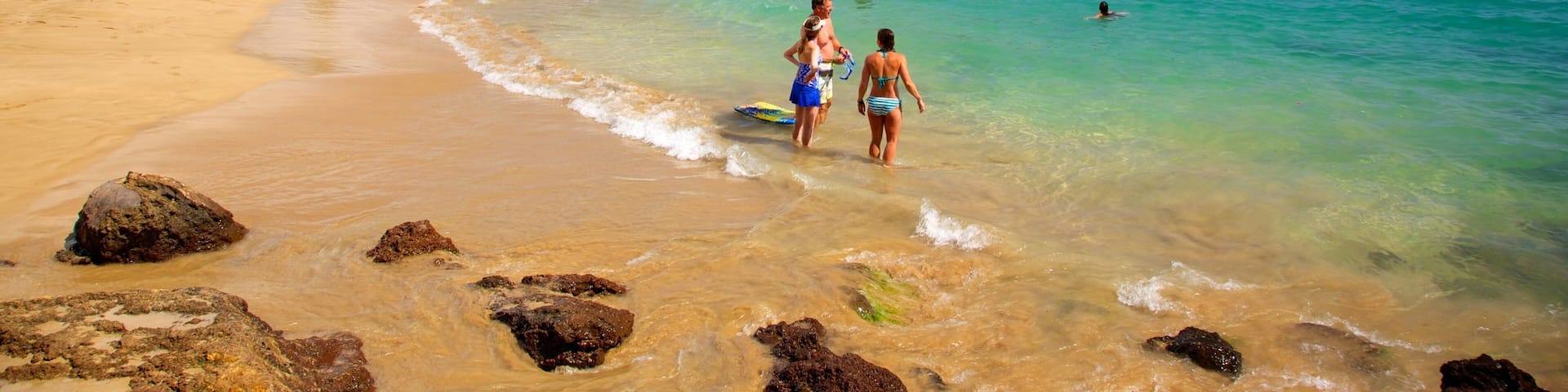 Kaanapali Beach showing swimming, a sandy beach and general coastal views