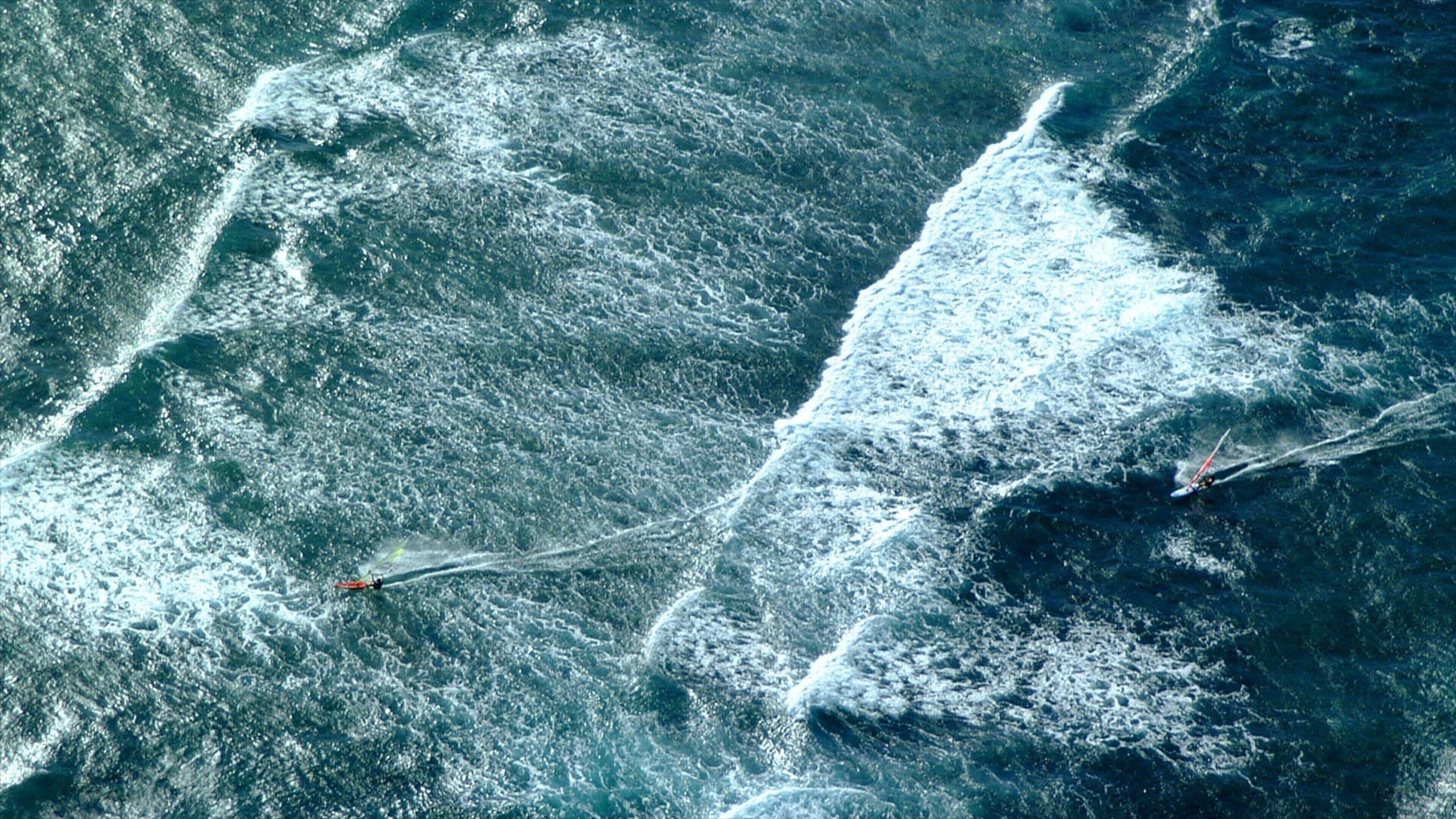 Kapalua Beach featuring surf, watersports and windsurfing