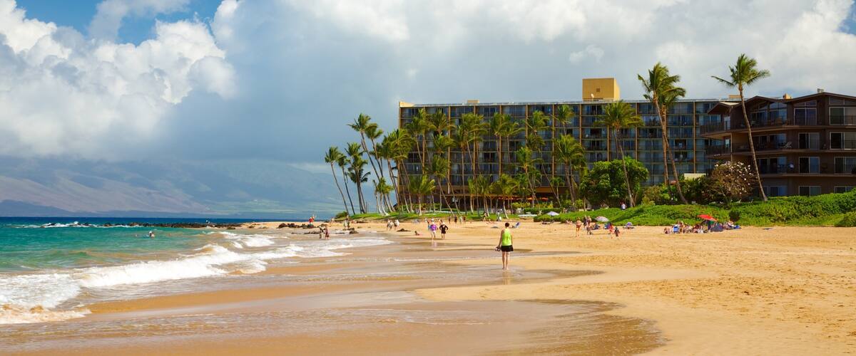 Keawakapu Beach which includes tropical scenes, general coastal views and a hotel