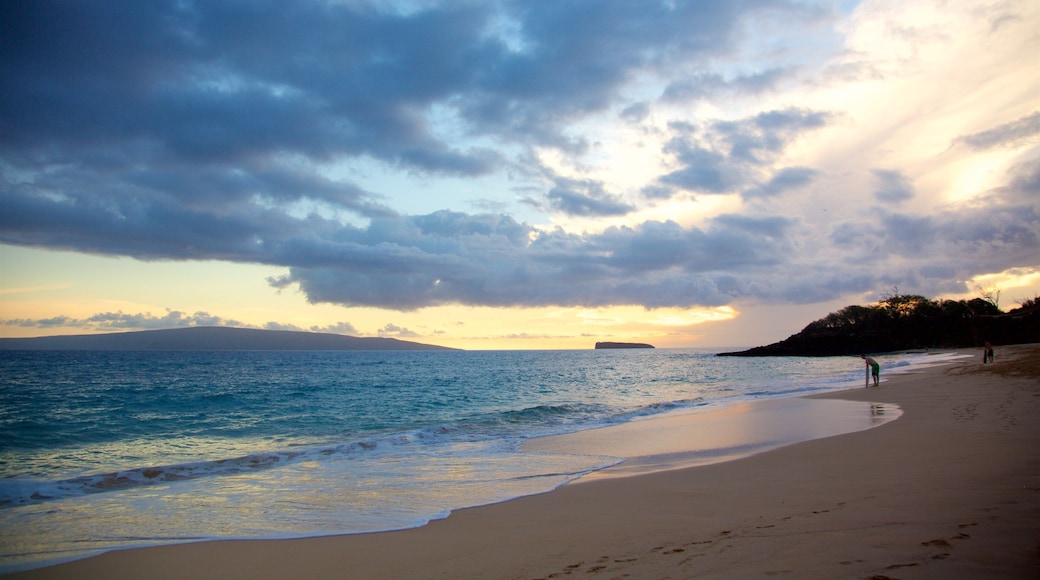 Makena Beach statspark som viser strand, solnedgang og kyst