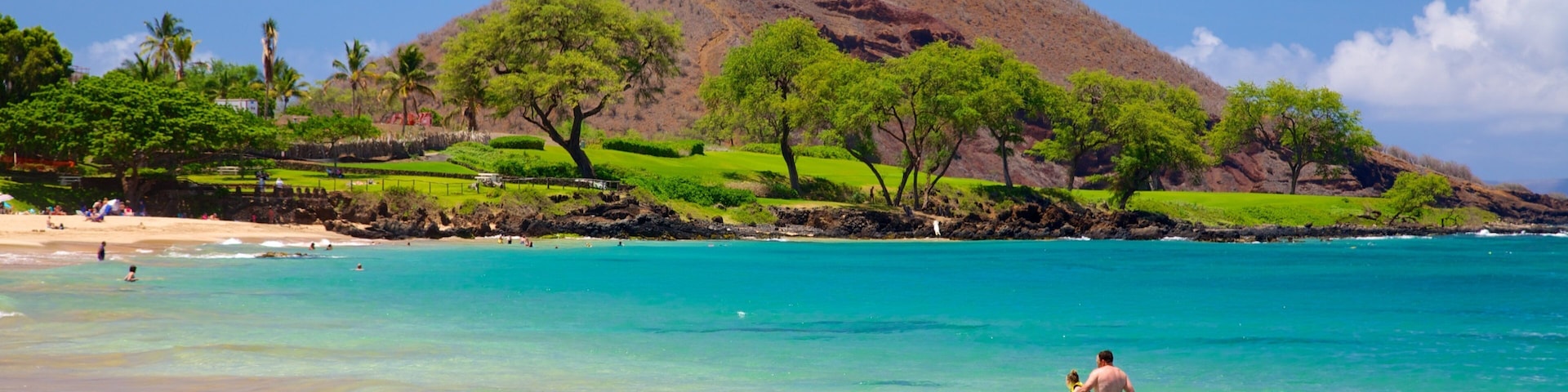 Maluaka Beach caracterizando natação, cenas tropicais e uma praia