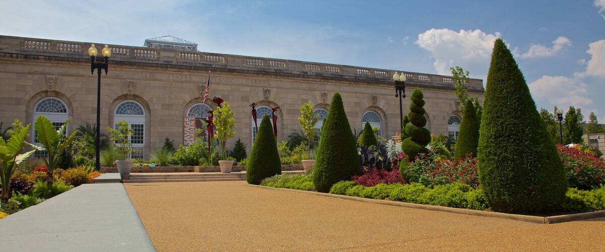 United States Botanic Garden showing a garden