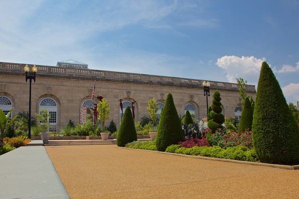 United States Botanic Garden showing a garden