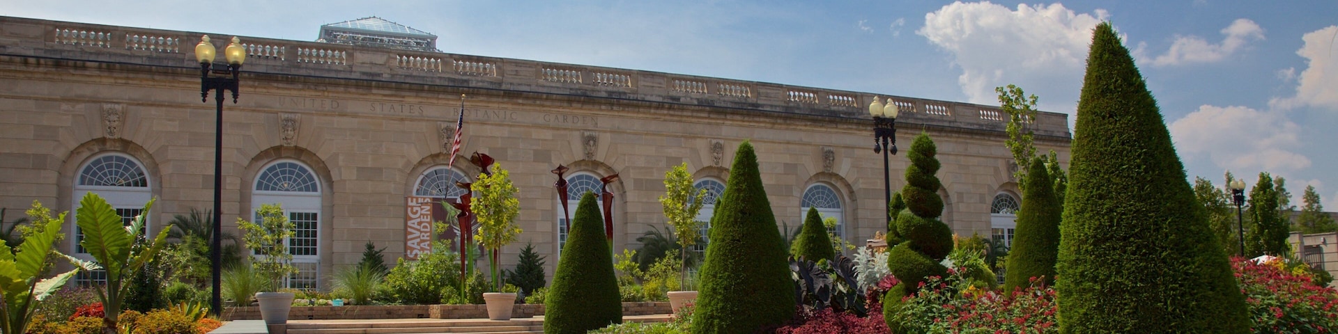 United States Botanic Garden showing a garden