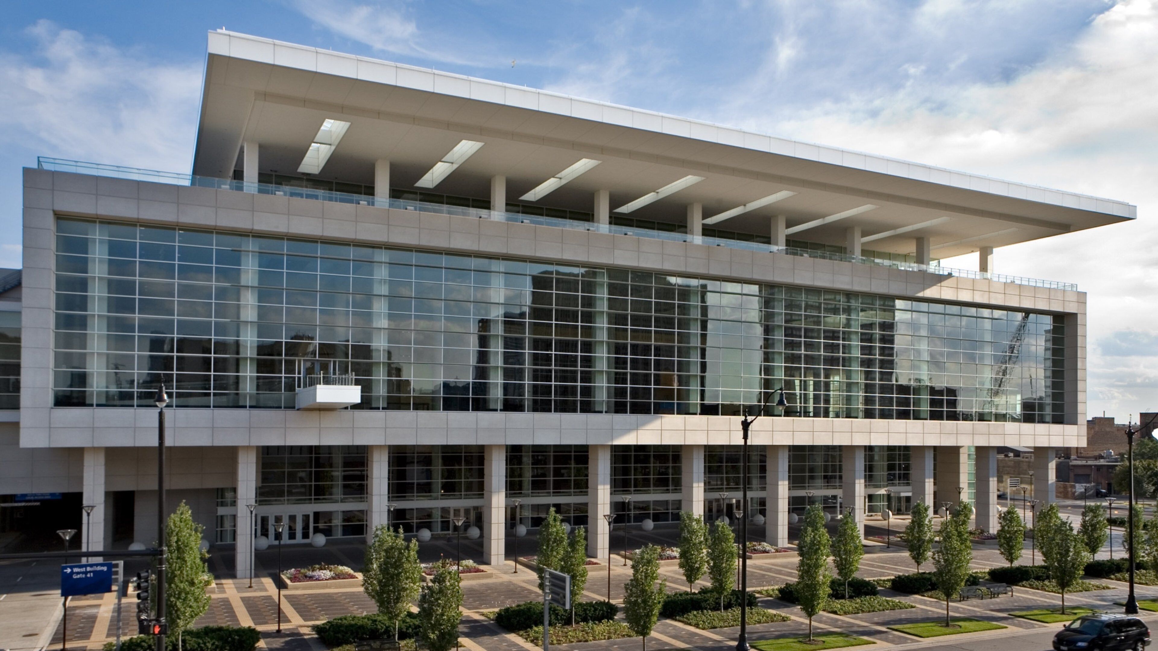 McCormick Place mostrando arquitectura moderna