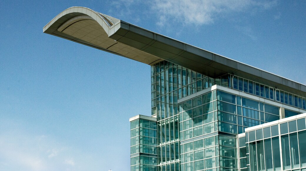 McCormick Place que incluye arquitectura moderna