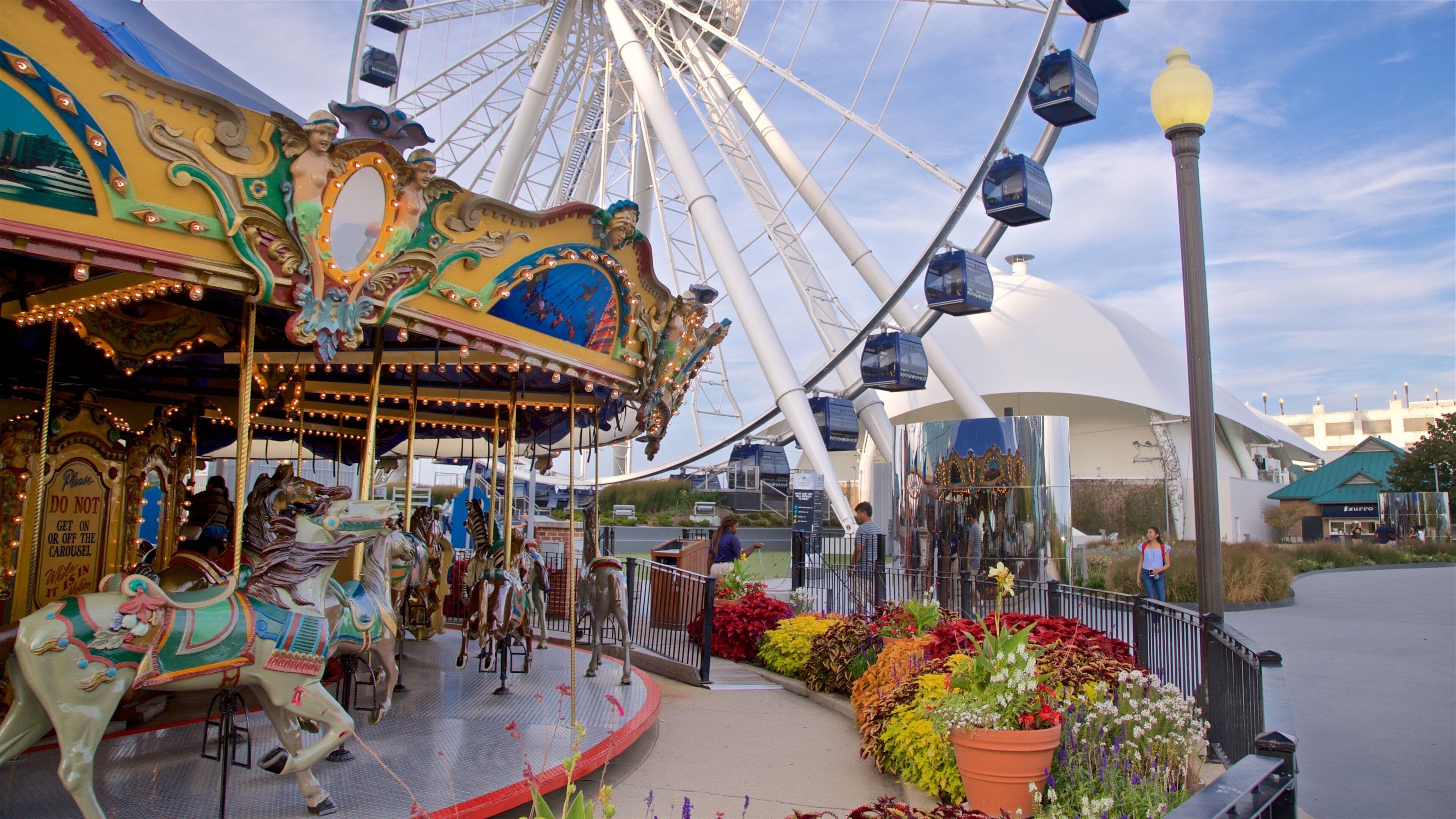 Navy Pier which includes rides