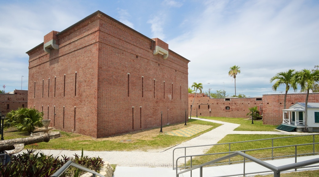 Fort East Martello Museum and Gallery showing heritage elements