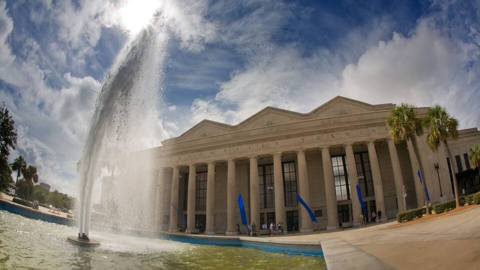 Prime F. Osborn Convention Center ofreciendo una fuente y arquitectura patrimonial