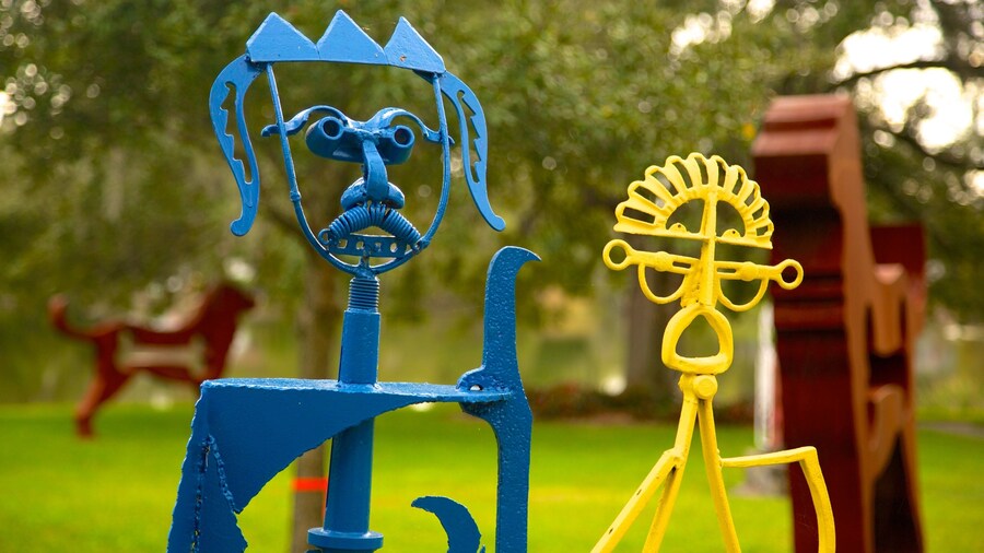 Loch Haven Park mostrando arte al aire libre y un parque