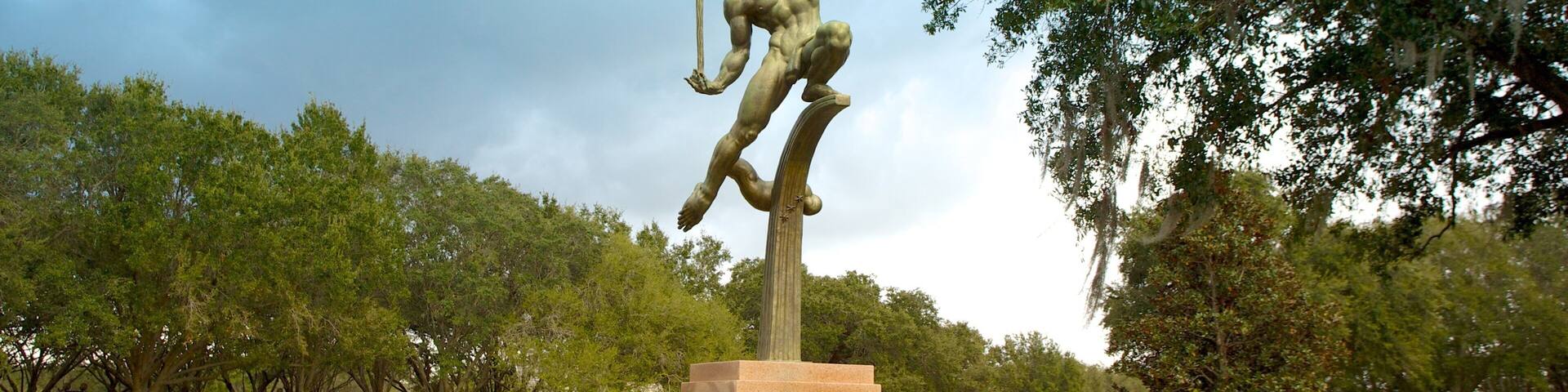 Loch Haven Park showing a garden, a monument and a statue or sculpture