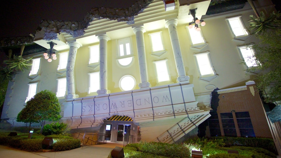 Wonderworks som viser nattbilder og skilt