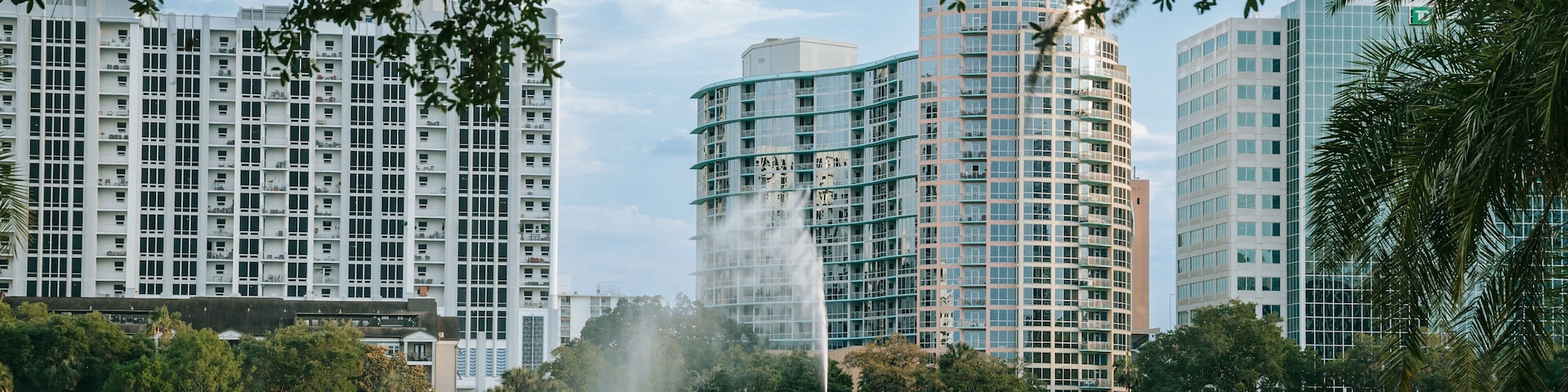 Lake Eola Park showing a city, views and a lake or waterhole