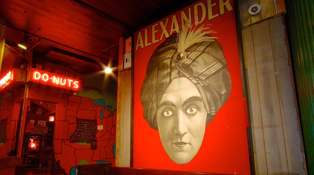 City Museum che include segnaletica e vista interna