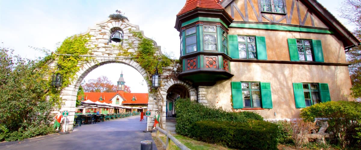 Grants Farm featuring perintökohteet ja talo