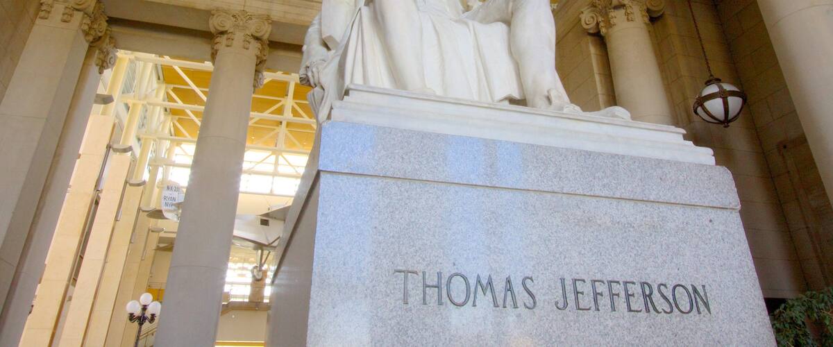 Missouri History Museum che include segnaletica, statua o scultura e vista interna