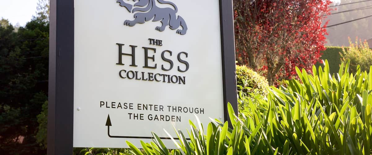 Hess Collection mostrando señalización