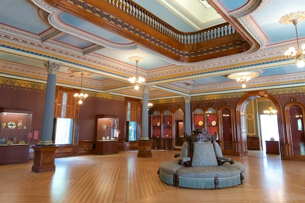 Crocker Art Museum welches beinhaltet Innenansichten