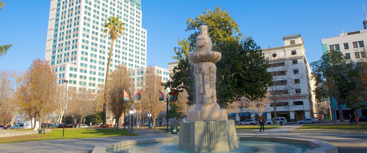 Cesar Chavez Park featuring a city, modern architecture and a fountain