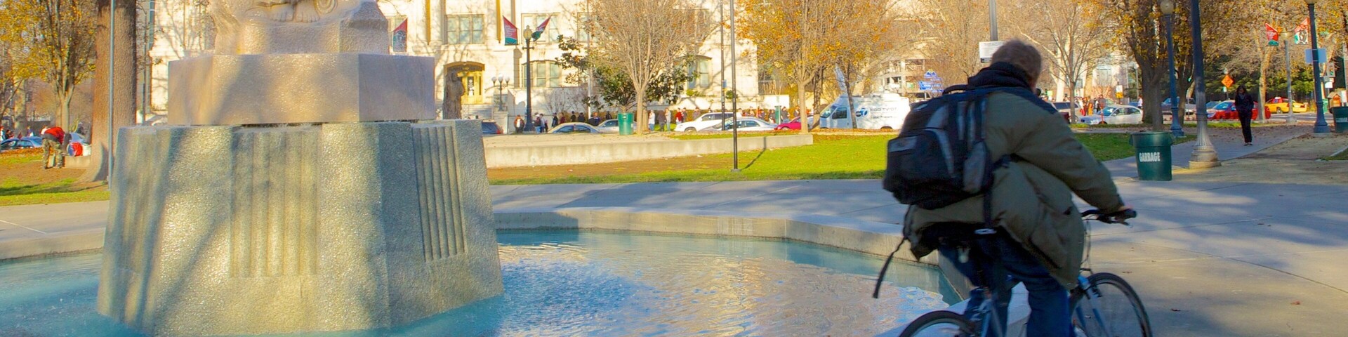 Cesar Chavez Park showing a garden, a statue or sculpture and a city