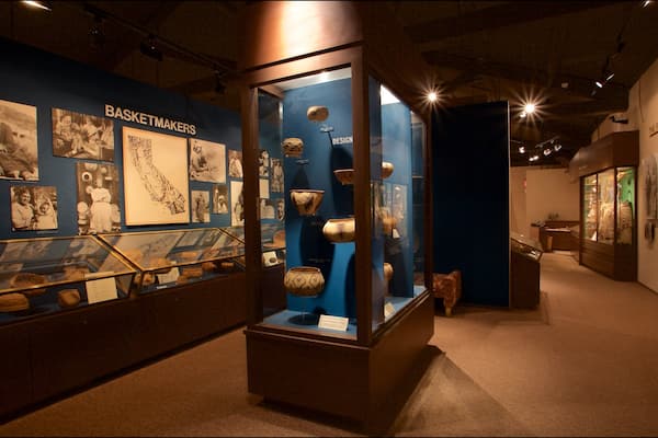 State Indian Museum mit einem Geschichtliches und Innenansichten