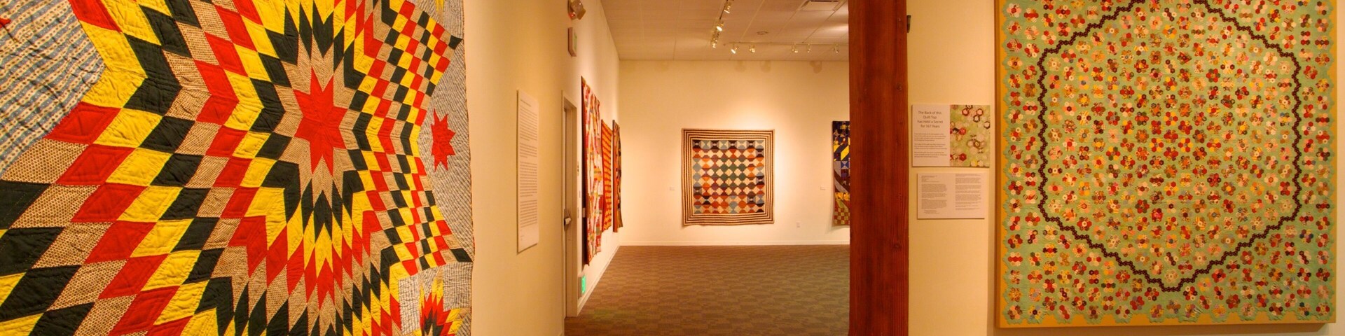 San Jose Museum of Quilts and Textiles que inclui vistas internas e arte