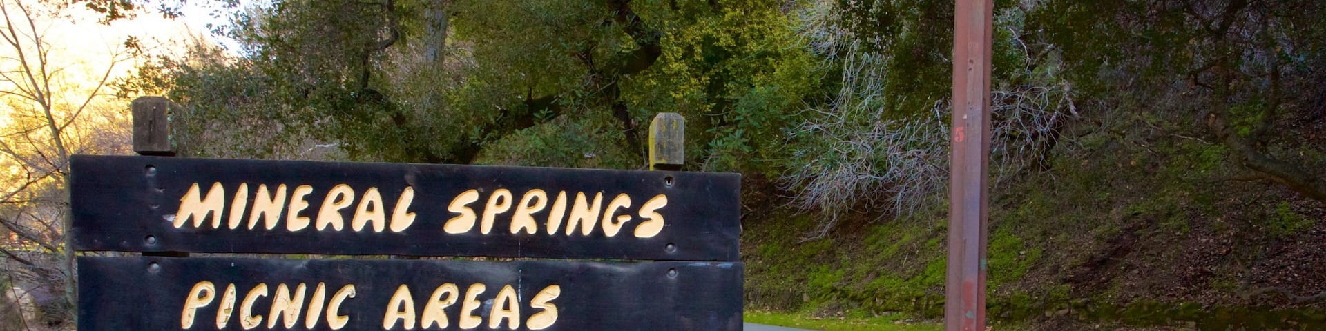 Parque Alum Rock ofreciendo señalización y un parque