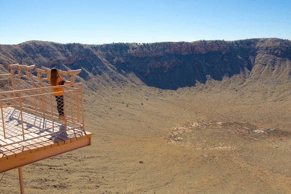 Meteor-kraatteri featuring näkymät, rauhalliset maisemat ja autiomaanäkymät