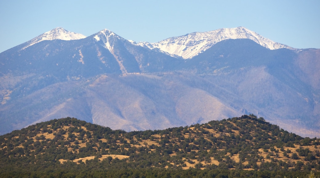 Humphreys Peak mostrando montañas, vista al desierto y escenas tranquilas