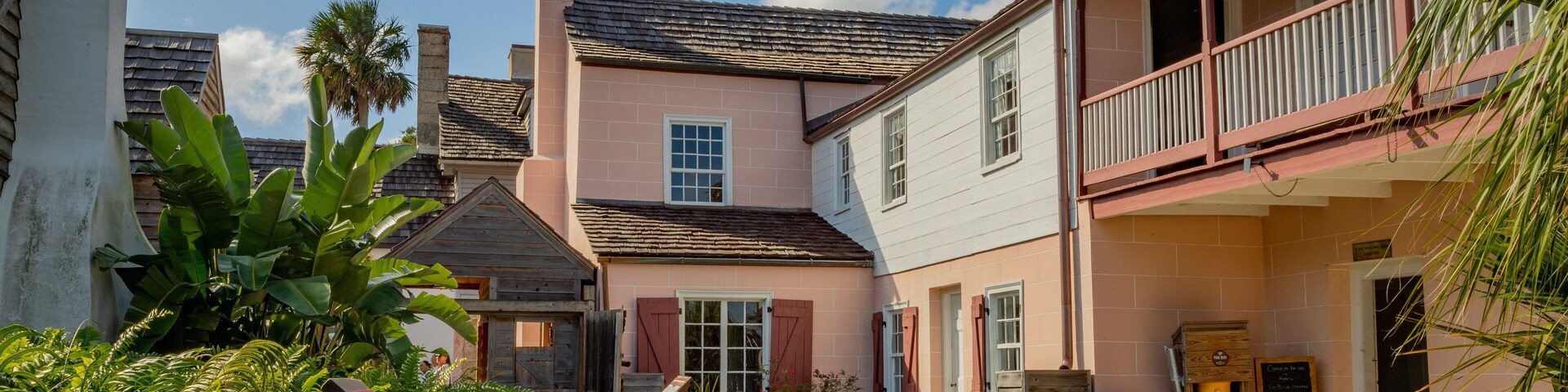 Colonial Quarter Museum featuring a house