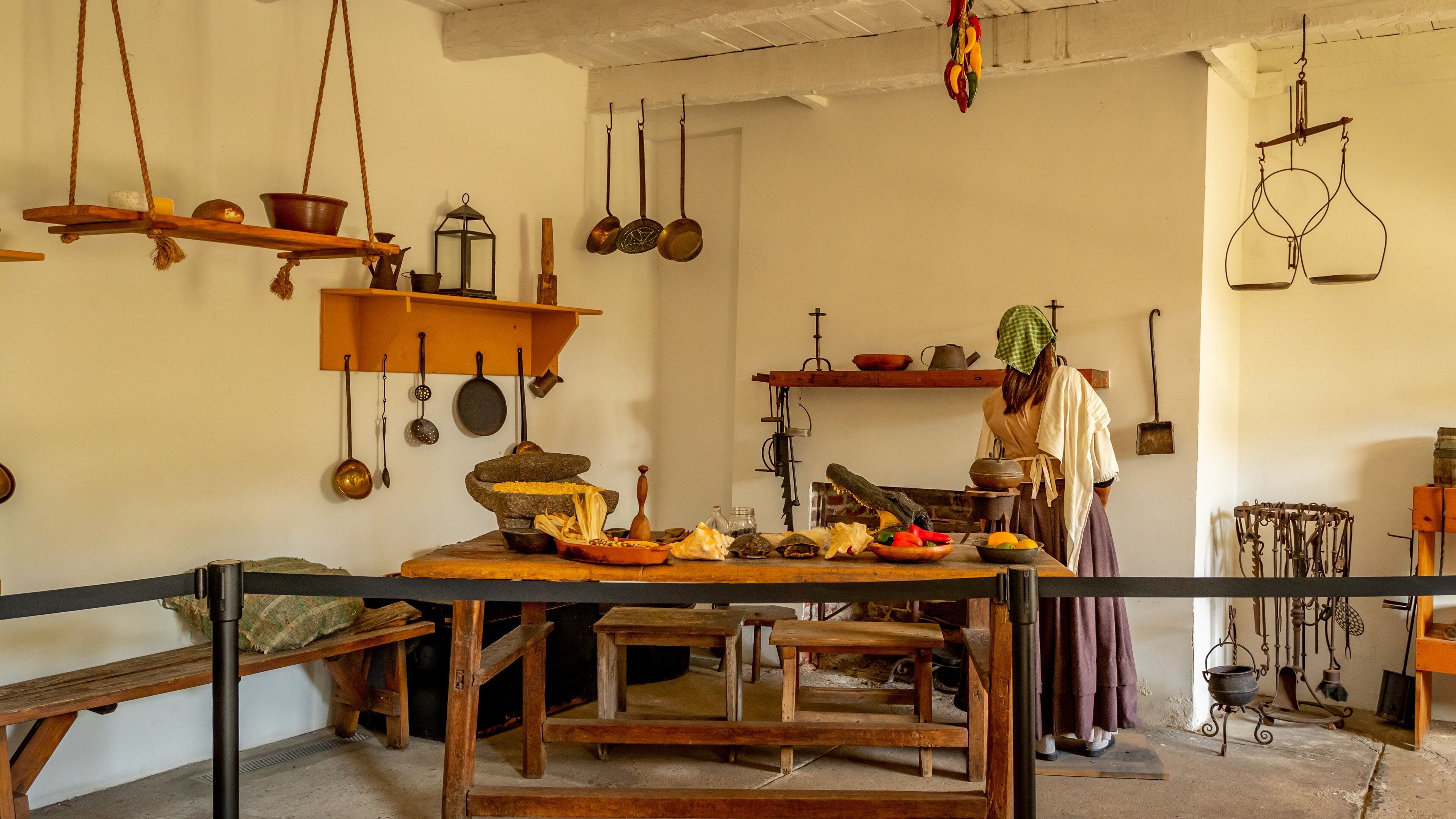 Colonial Quarter Museum showing interior views