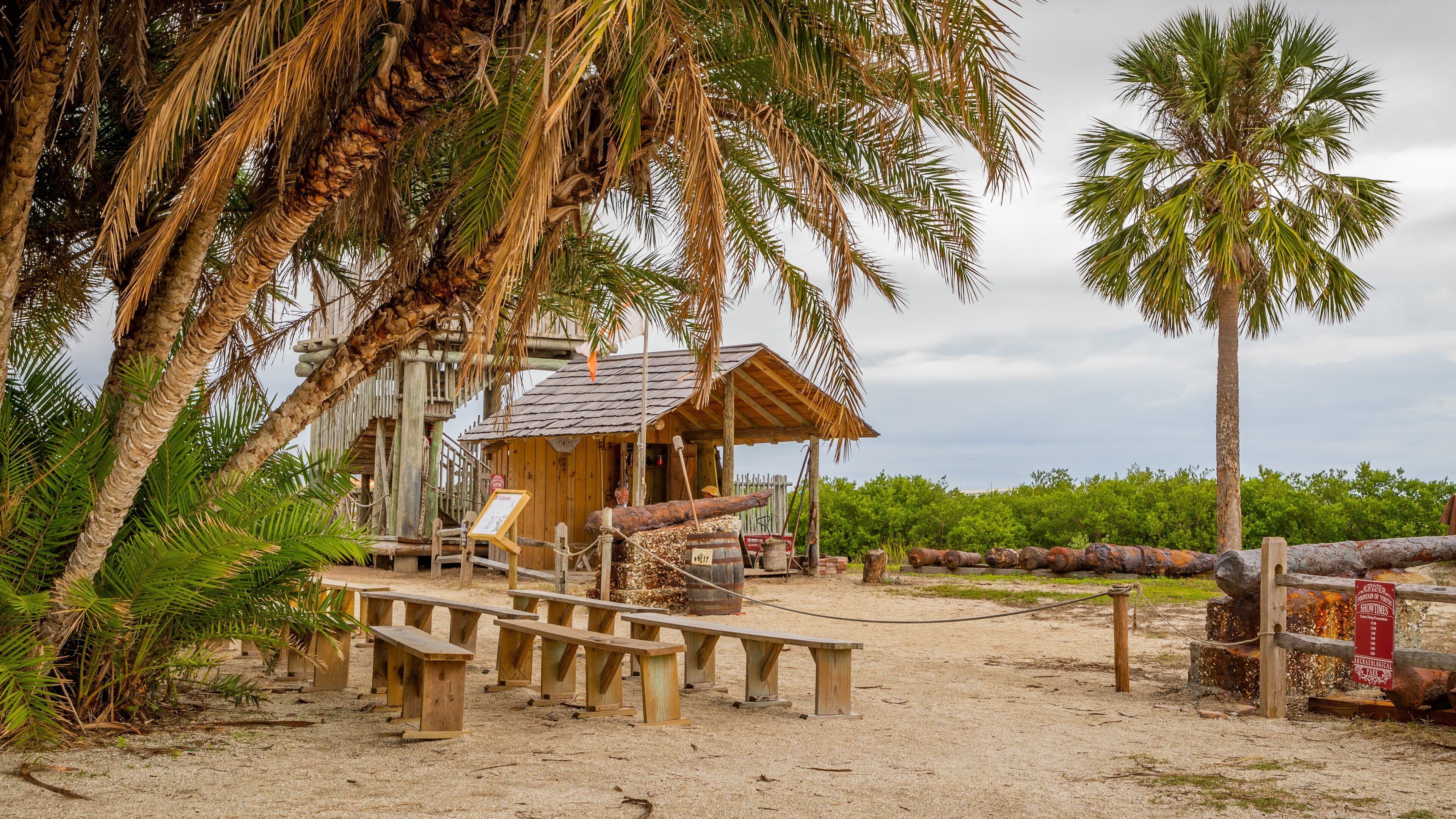 Ponce de Leon\'s Fountain of Youth Archaeological Park which includes heritage elements, a park and tropical scenes