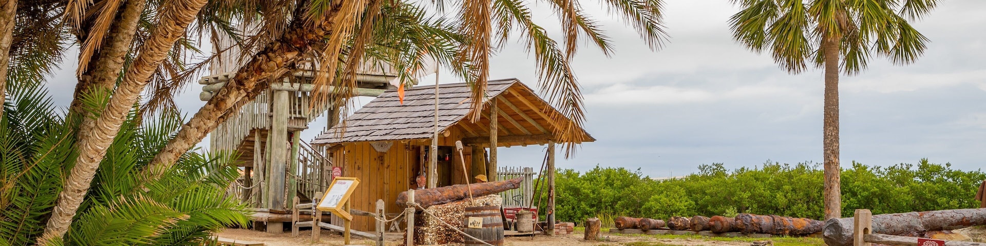 Ponce de Leon\'s Fountain of Youth Archaeological Park which includes heritage elements, a park and tropical scenes