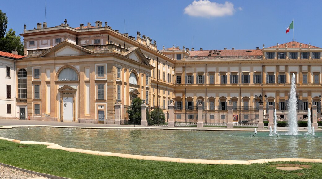 villa reale con fontana e bandiera italiana a monza in italia, royal villa with fountain and italian flag in imonza city in italy