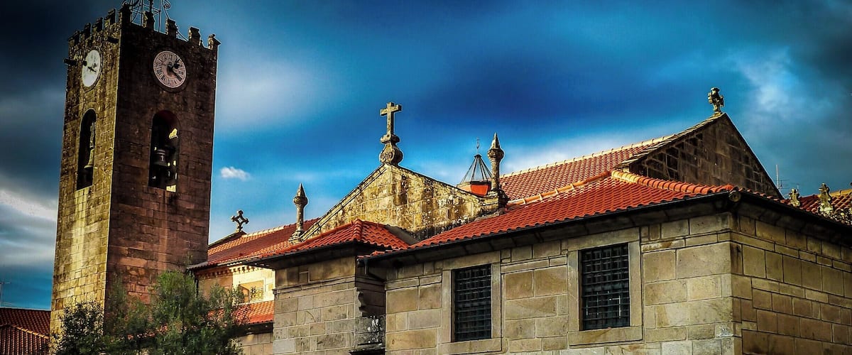 Ponte de Lima is a beautiful town located in the north of #Portugal and It is characterized by its medieval architecture and for the surrounding area, bathed by the Lima river. It's recognized as well as the oldest city in the country.
Discover more here: http://bit.ly/1Th020p